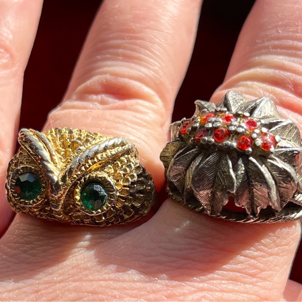 Set of two costume jewelry adjustable rings 1960s